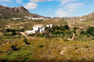 Sentir la energía cálida y expansiva del desierto y la costa almeriense - Retiro Yoga Almería